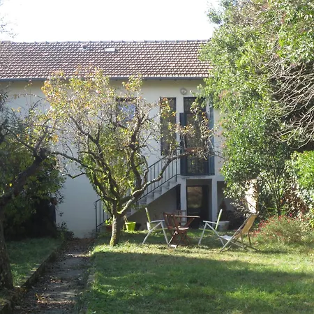 Guilhemery Les Annees 30 - Le Jardin Enchante Holiday home *